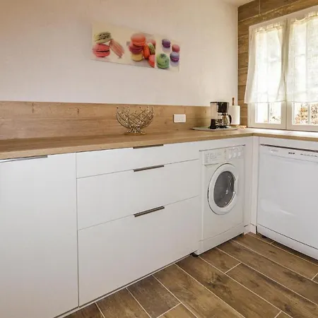 Apartment Awesome In With Wifi And 1 Bedrooms Galéria